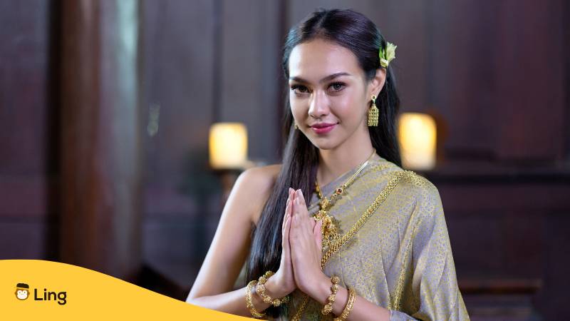 Mooie Thaise Vrouw Doet Wai Groet