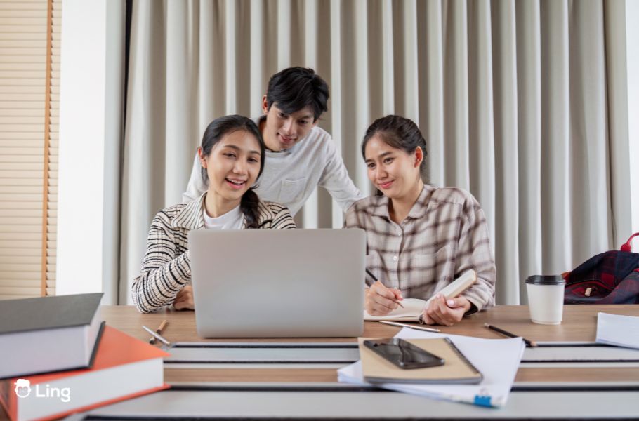 Students Are Learning Bosnian Online Together