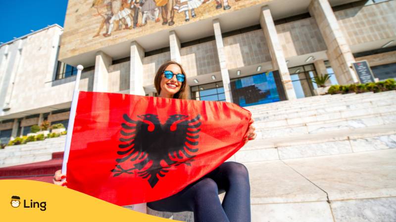 Junge Frau Mit Albanischen Wurzeln Mit Albanischer Flagge