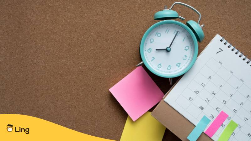 Kalender Notizzettel Und Wecker