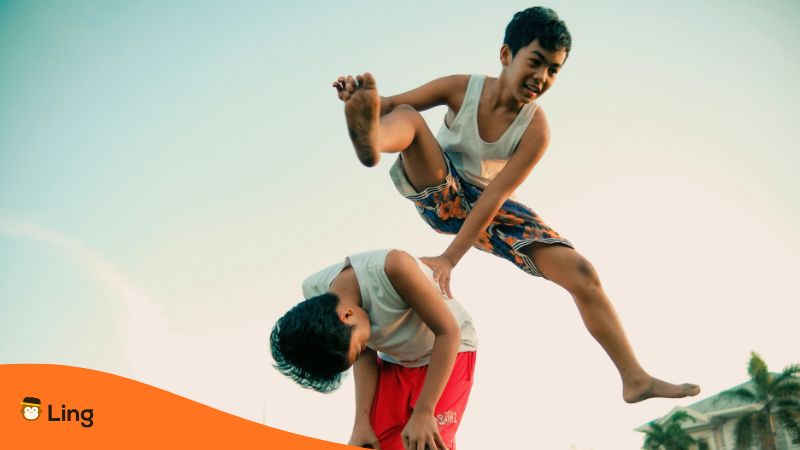 Lebhafte Jungen Beim Spielen Im Freien Auf Den Philippinen