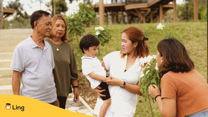 Filipino-Familie Begrüßt Sich