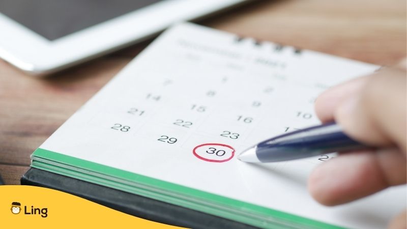 Person Markiert Den 30. Im Kalender.