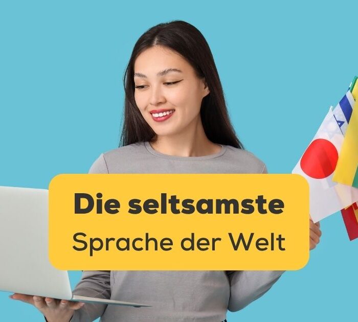 Junge asiatische Frau mit Flaggen verschiedener Länder und einem Laptop vor blauem Hintergrund. Entdecke die seltsamste Sprache der Welt mit Ling.