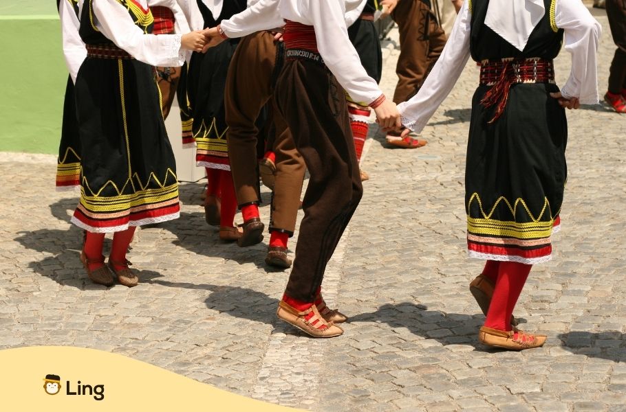 Groupe Folklorique Macédonien
Langue Macédonienne