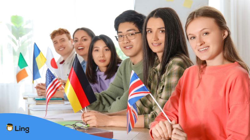 Schüler Mit Länderfahnen In Der Sprachschule