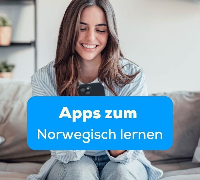 Junge Frau sitzt auf Sofa und lernt Norwegisch mit der besten App zum Norwegisch lernen. Erfahre in diesem Beitrag, welche die besten Apps zum Norwegisch lernen sind.