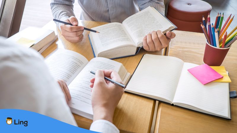 Lerngruppe Lernt Die Kroatische Grammatik.