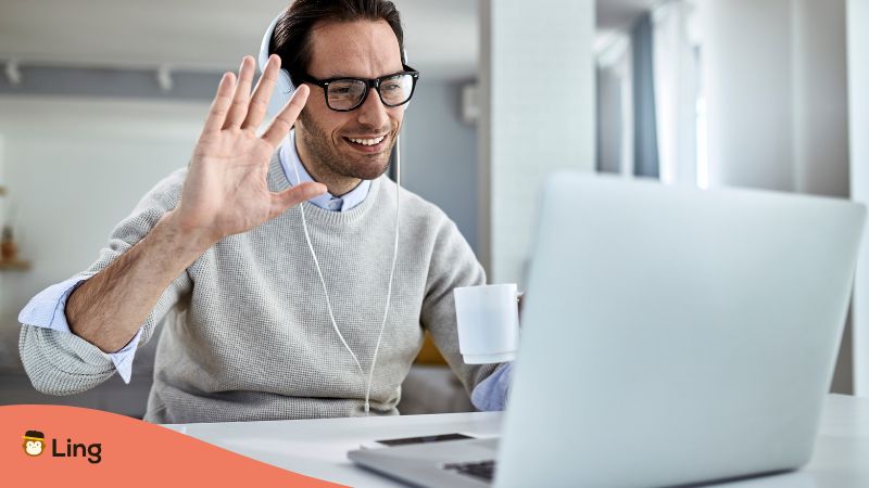 Mann Fragt Im Videocall: Wie Geht Es Dir Auf Serbisch?