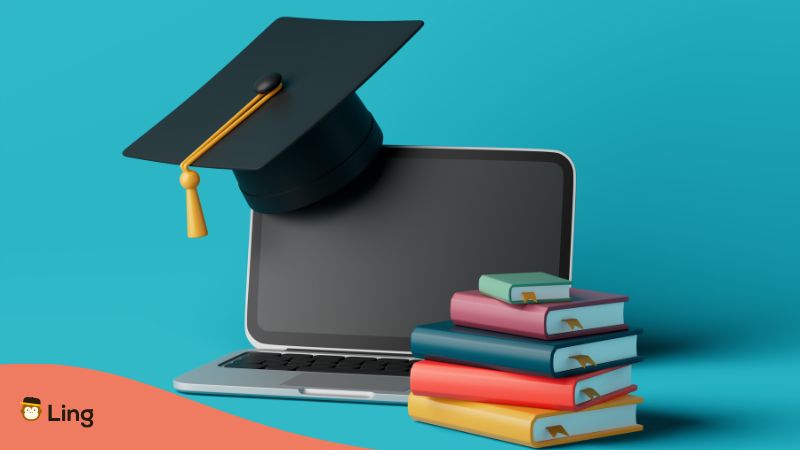 Online Lernen Mit Büchern, Abschlusshut Und Laptop