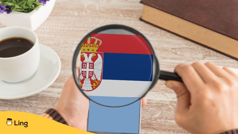 Die Serbische Flagge Auf Lupe Vergrößert.