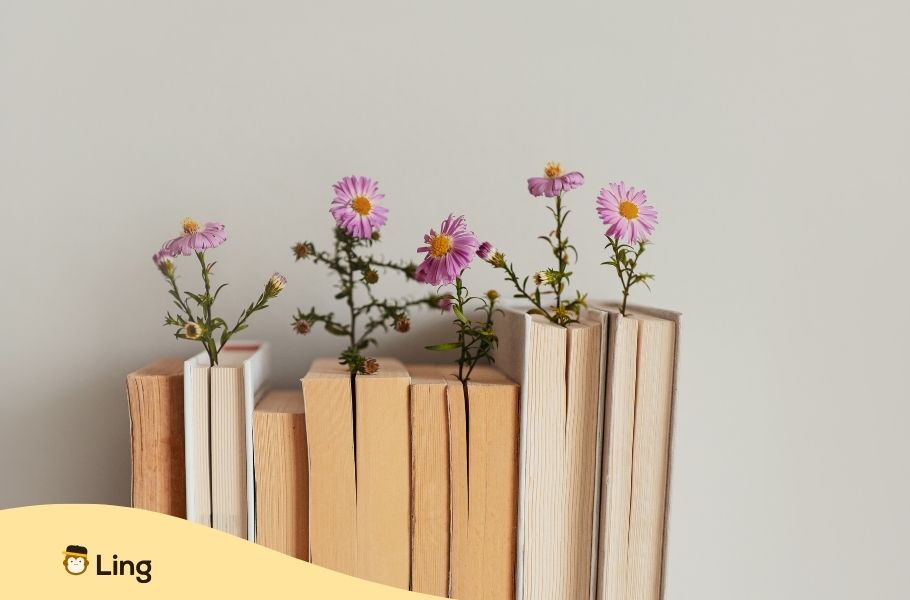 Une Rangée De Livres Avec Des Fleurs Entre Les Pages